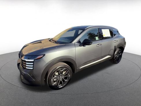 Used 2026 Nissan Kicks SR FWD image 8