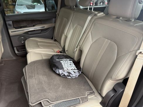 Used 2019 Ford Expedition Limited w/ Equipment Group 301A AWD/4WD image 17