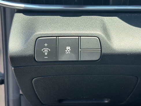 Used 2025 Hyundai Elantra SEL FWD image 17
