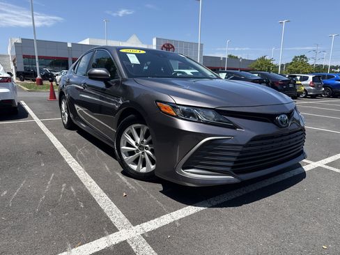 Used 2021 Toyota Camry LE FWD image 2