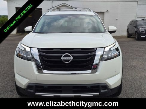 Used 2024 Nissan Pathfinder SL w/ SL Premium Package FWD image 3