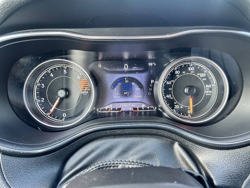 Used 2019 Jeep Cherokee Limited FWD image 19