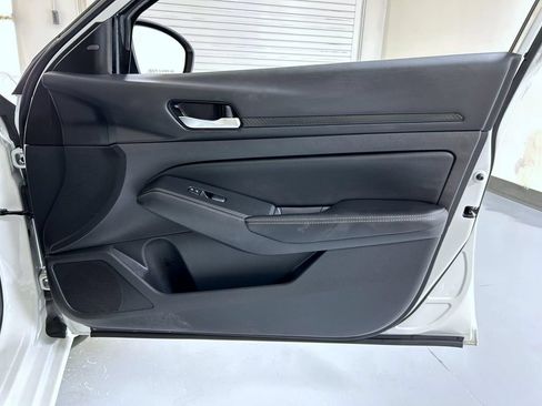 Used 2024 Nissan Altima 2.5 SV AWD/4WD image 17