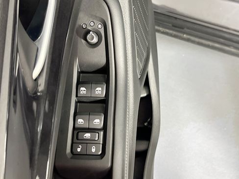 Used 2023 Jeep Grand Cherokee Altitude AWD/4WD image 17