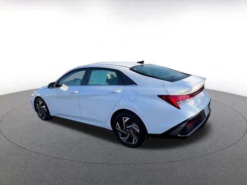 Used 2025 Hyundai Elantra SEL image 10