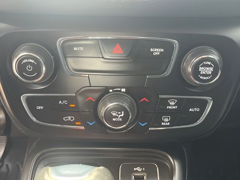 Used 2020 Jeep Compass Trailhawk AWD/4WD image 28