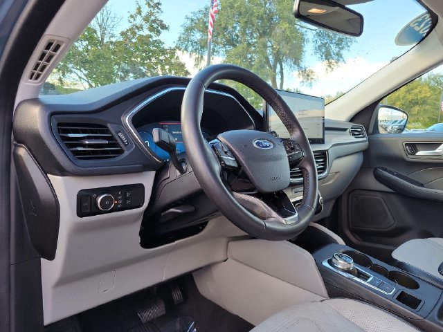 Certified 2023 Ford Escape Platinum w/ Premium Technology Package AWD/4WD image 10