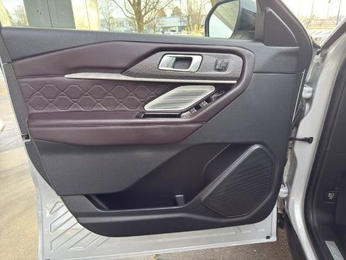 Certified 2025 Ford Explorer Platinum w/ LUX Leather Package image 15