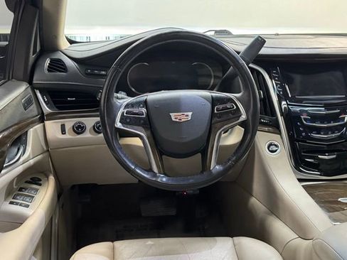 Used 2020 Cadillac Escalade Luxury image 7