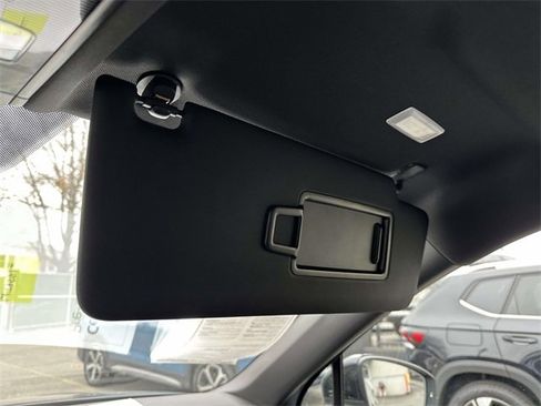 Certified 2022 Volkswagen Tiguan SE R-Line image 34