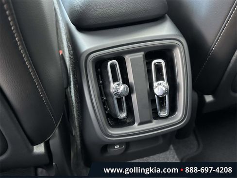 Used 2025 Volvo XC40 B5 Plus image 11