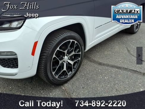 Used 2024 Jeep Grand Cherokee Summit AWD/4WD image 5