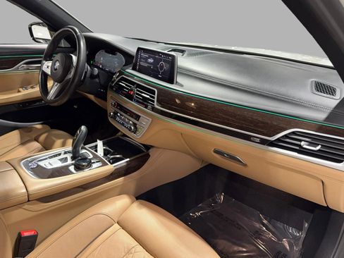 Used 2020 BMW 750i xDrive w/ Autobahn Package image 28