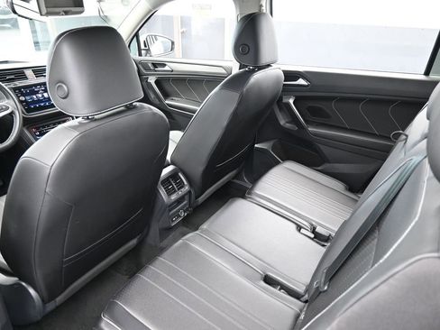 Used 2023 Volkswagen Tiguan SE image 34