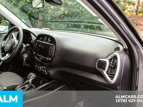 Used 2025 Kia Soul LX w/ LX Technology Package FWD image 23