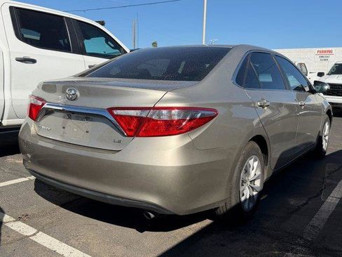 Used 2016 Toyota Camry LE image 5