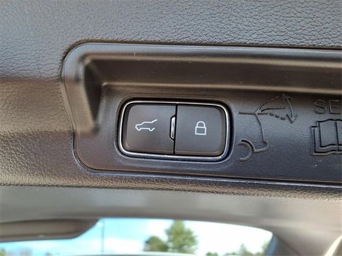 Used 2021 Ford Explorer XLT w/ Equipment Group 202A image 11