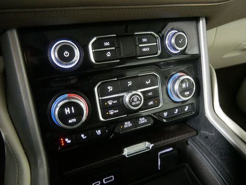 Used 2023 GMC Yukon XL Denali image 27