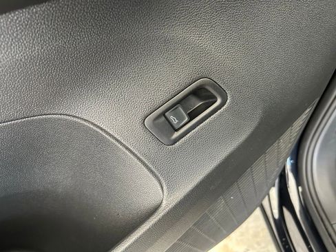 Used 2025 Volkswagen Atlas Cross Sport SE AWD/4WD image 40
