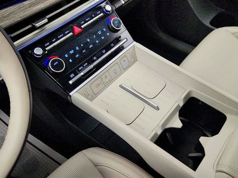 Used 2025 Hyundai Santa Fe Calligraphy AWD/4WD image 17