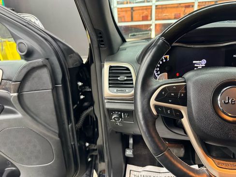 Used 2017 Jeep Grand Cherokee Overland image 24