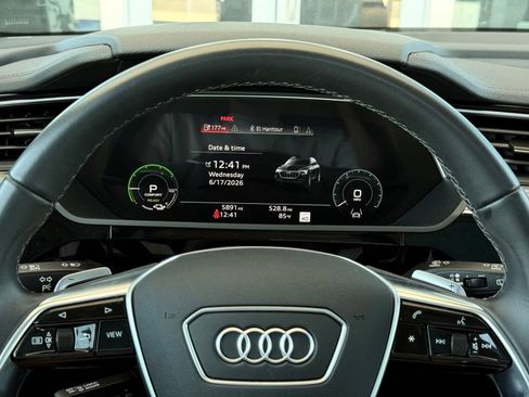 Used 2023 Audi e-tron Premium Plus w/ Premium Plus Package AWD/4WD image 40