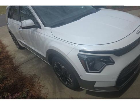 Used 2023 Kia Niro Wave FWD image 2
