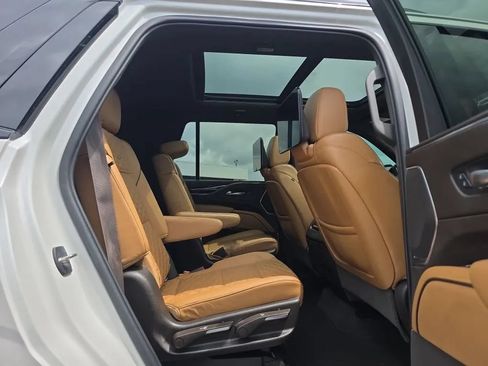 Used 2021 Cadillac Escalade Premium Luxury w/ Performance Package AWD/4WD image 51