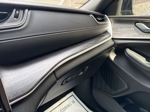 Used 2024 Jeep Grand Cherokee Limited image 20