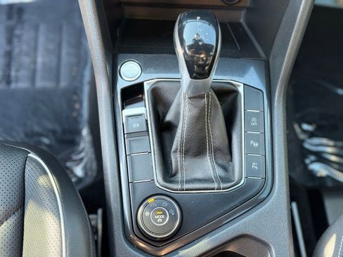 Used 2022 Volkswagen Tiguan SEL R-Line AWD/4WD image 19