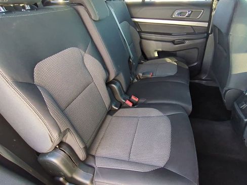 Used 2018 Ford Explorer XLT image 18