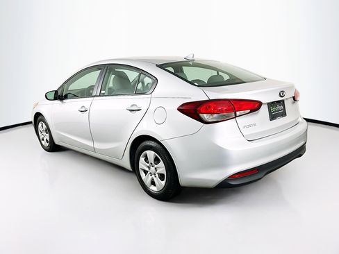 Used 2017 Kia Forte LX FWD image 5