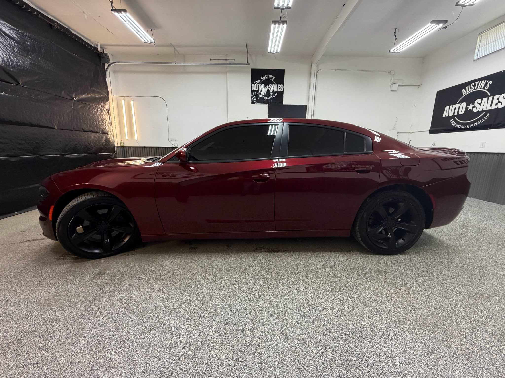 Used 2017 Dodge Charger R/T RWD image 7