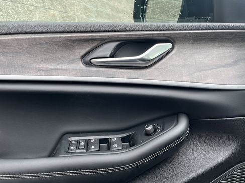 New 2026 Jeep Grand Cherokee Altitude image 9