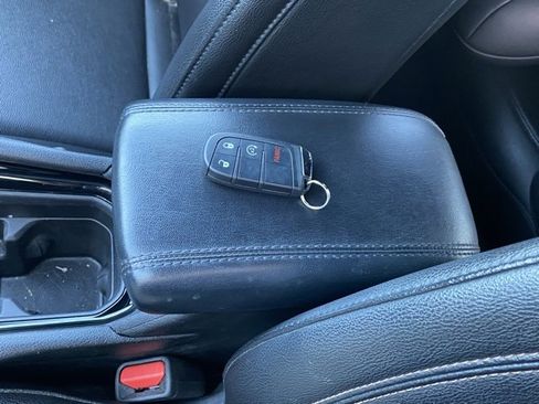 Used 2024 Jeep Compass Limited image 29