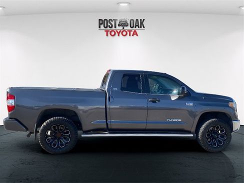 Used 2019 Toyota Tundra SR5 w/ SR5 Convenience Package image 8