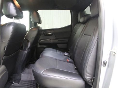 Used 2019 Toyota Tacoma TRD Off-Road AWD/4WD image 17