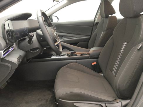 Used 2025 Hyundai Elantra SEL image 17
