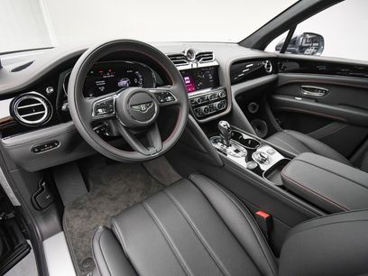 New 2025 Bentley Bentayga V8