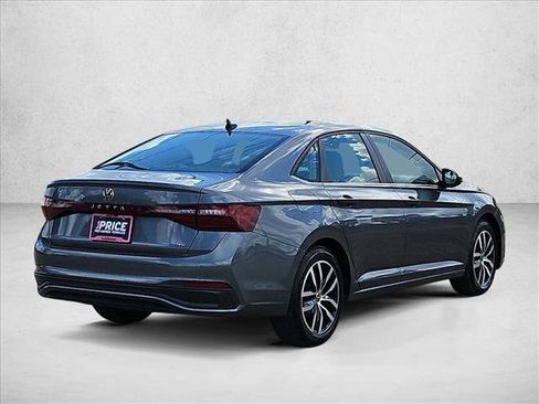 Used 2025 Volkswagen Jetta SE FWD image 5