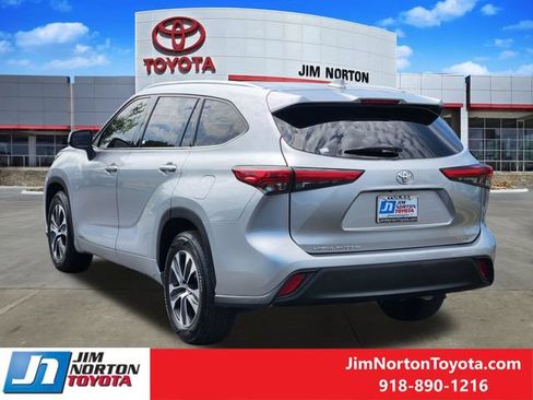 Used 2020 Toyota Highlander XLE FWD image 7