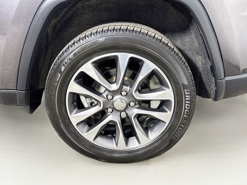 Used 2018 Jeep Grand Cherokee Limited w/ Luxury Group II image 30