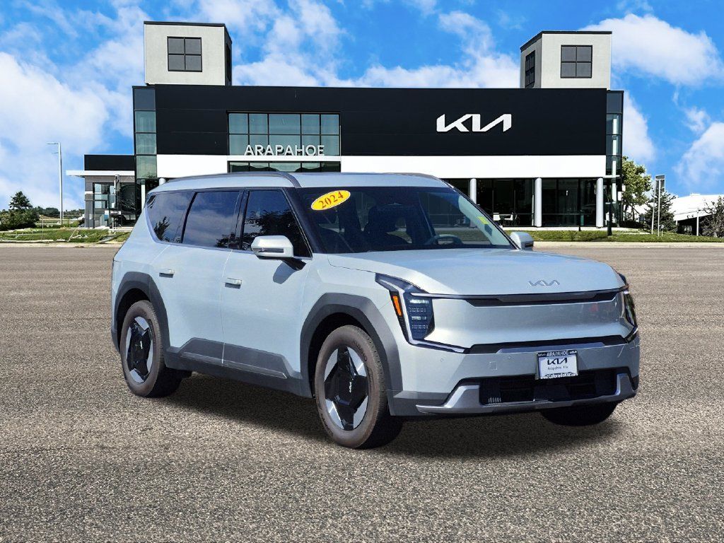 Used 2024 Kia EV9 Wind AWD/4WD image 2