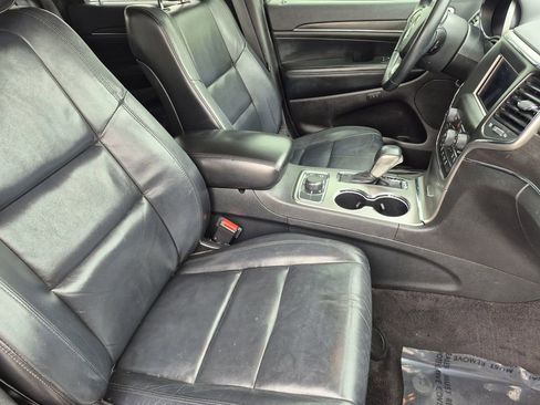 Used 2018 Jeep Grand Cherokee Limited image 16