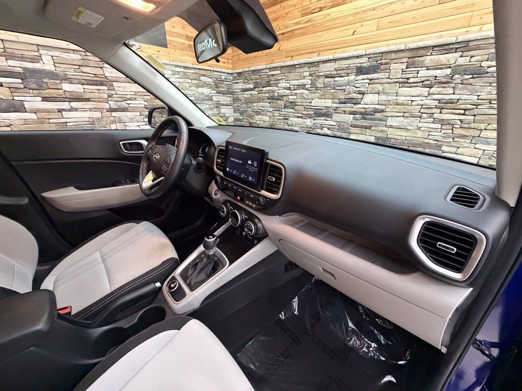 Used 2024 Hyundai Venue SEL FWD image 22