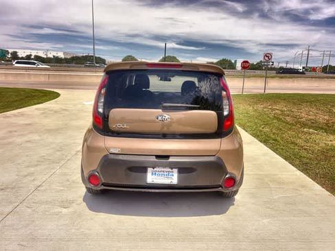 Used 2014 Kia Soul FWD image 6