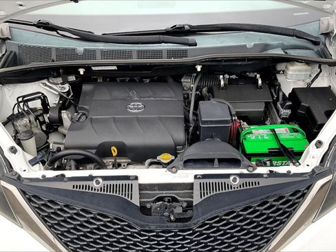 Used 2012 Toyota Sienna SE FWD image 28