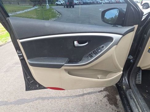 Used 2013 Hyundai Elantra GT w/ Touch & Go Pkg FWD image 17