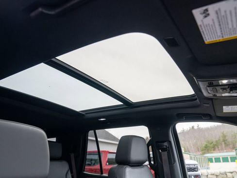 Used 2021 Chevrolet Tahoe LT w/ LT Signature Package image 14