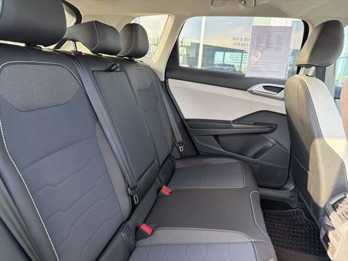 Used 2025 Volkswagen Taos SE FWD image 26